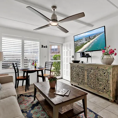 Beachside Bungalow: Surfside I #104